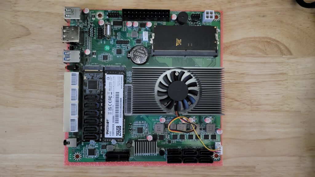 ITX NAS N100 Motherboard with NVME and M.2 6 port SATA